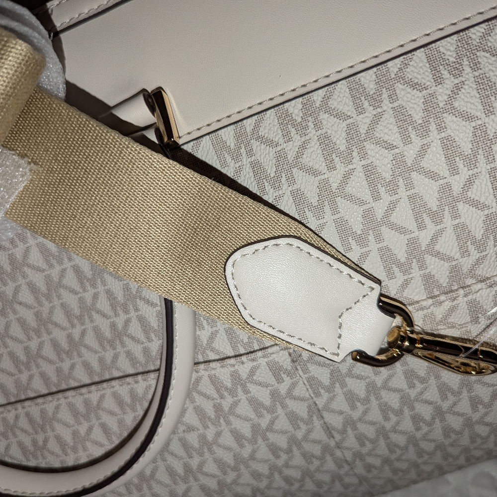 Michael Kors Jet Set Travel Large Duffle PVC Signature Light Cream Multi NWOT - Picture 9 of 13